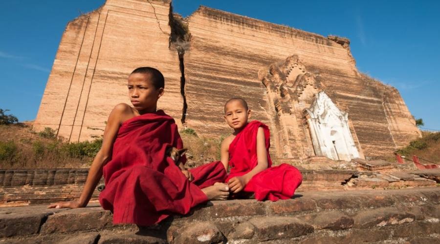 Monaci della Pagoda Phaung Daw Oo
