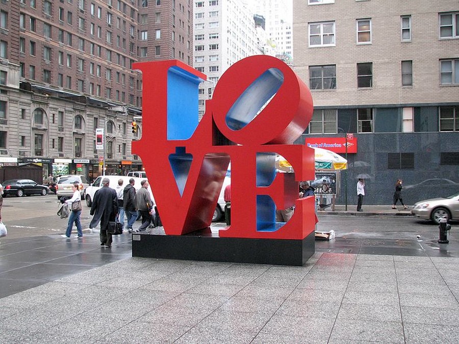LOVE sculpture a New York - via Wikipedia - Hu Totya - Public Domain