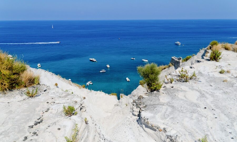 Spiaggia Bianca a Lipari vista dall'alto